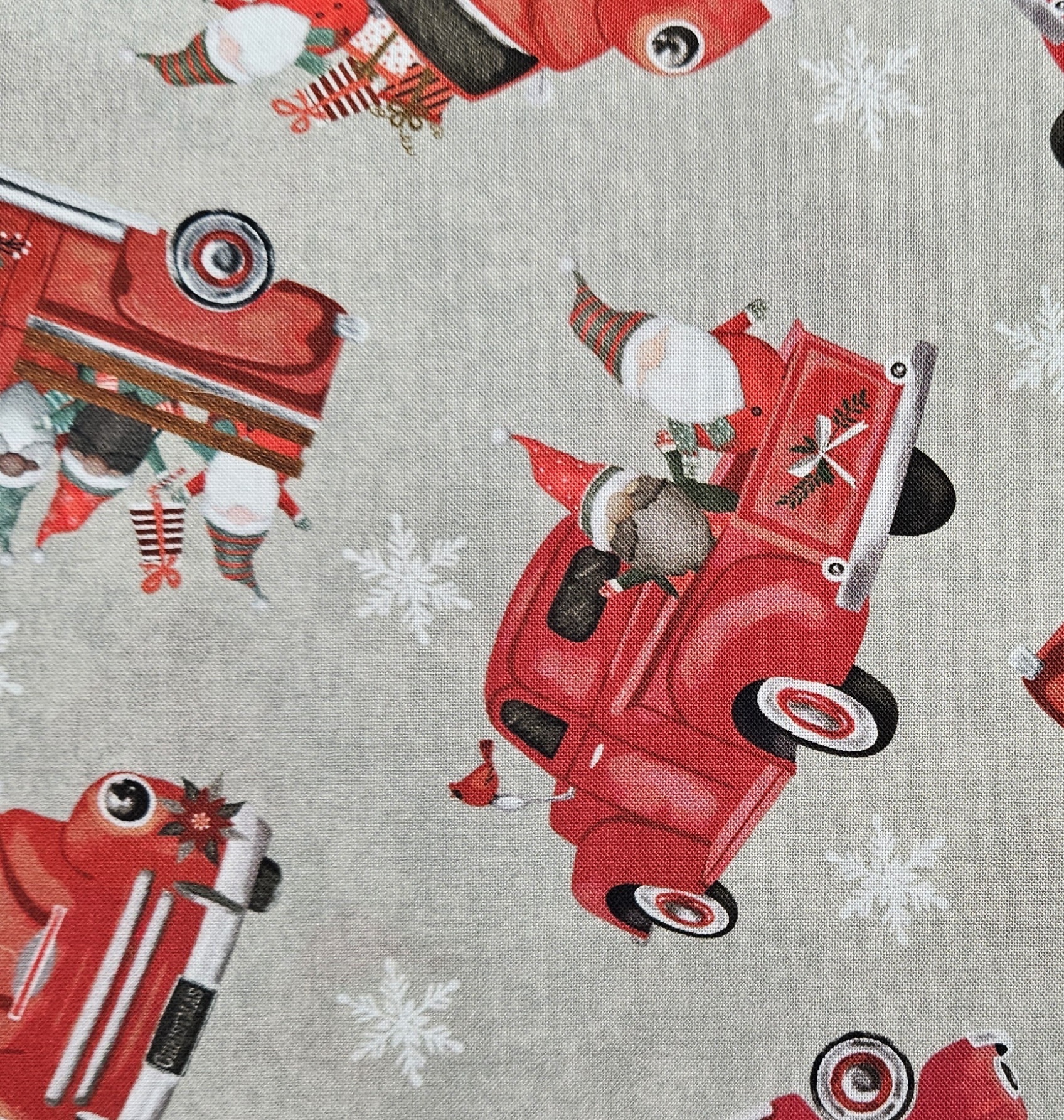 Image de Coton Camions de Noël par Timeless Treasure